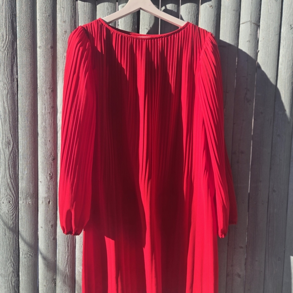 Catherine Malandrino Dresses & Skirts - Catherine Malandrino Red Pleated Long Sleeve Dress | M